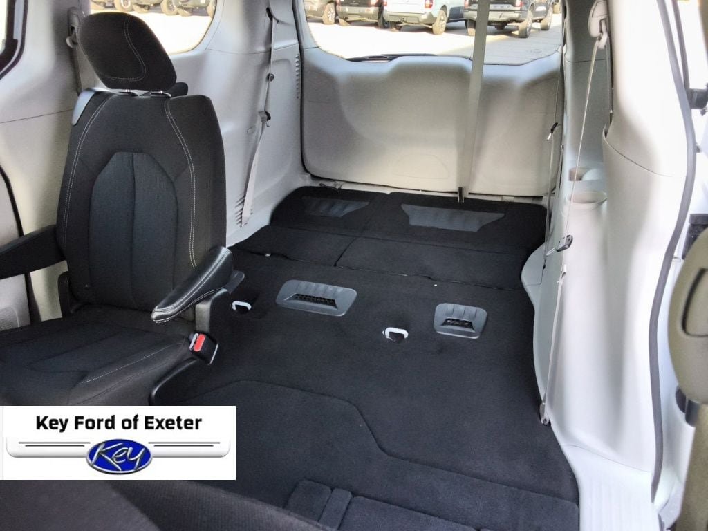 Used 2023 Chrysler Voyager LX FWD image 30