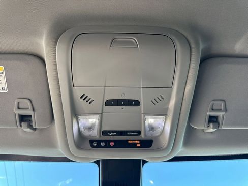 Used 2018 Chevrolet Equinox Premier image 30