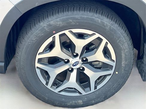 Used 2024 Subaru Forester Premium image 32