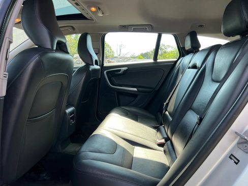 Used 2016 Volvo V60 T5 Premier w/ Convenience Package FWD image 18