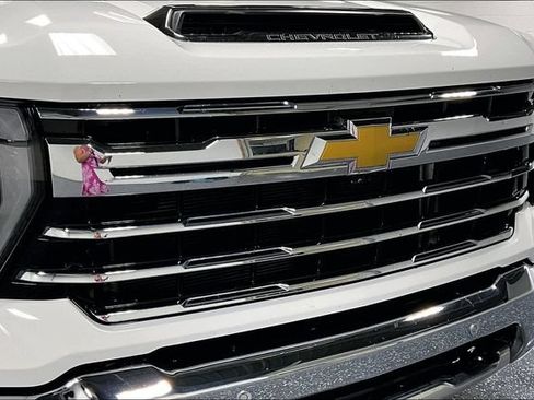 Used 2024 Chevrolet Silverado 2500 LTZ w/ LTZ Premium Package AWD/4WD image 29