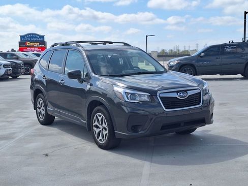 Used 2019 Subaru Forester Premium w/ All-Weather Package image 3