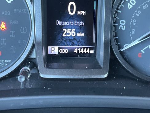 Certified 2023 Toyota Tacoma TRD Off-Road image 31