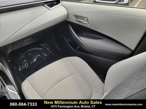 Used 2021 Toyota Corolla LE w/ LE Convenience Package image 15