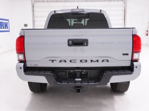 Used 2019 Toyota Tacoma TRD Sport image 5