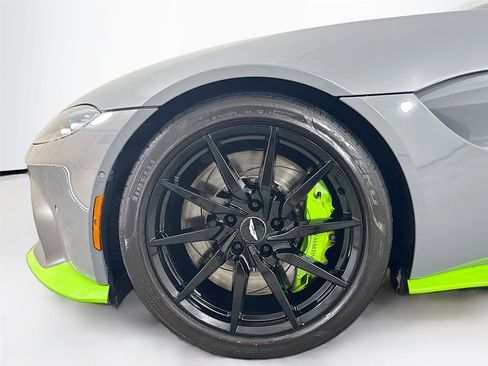 Used 2020 Aston Martin V8 Vantage Coupe image 14
