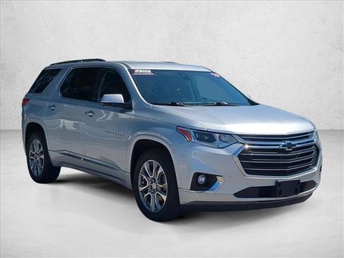 Used 2019 Chevrolet Traverse Premier w/ Driver Confidence II Package FWD image 3