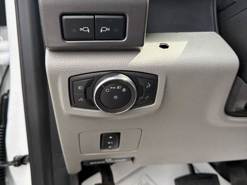 Used 2019 Ford F350 XLT w/ XLT Premium Package AWD/4WD image 11