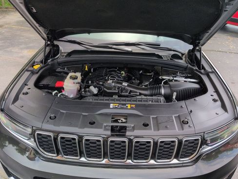 Used 2021 Jeep Grand Cherokee L Limited AWD/4WD image 17