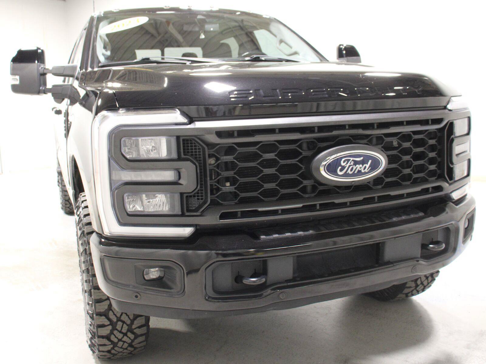 Used 2023 Ford F250 Lariat w/ Lariat Ultimate Package AWD/4WD image 13