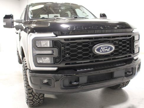 Used 2023 Ford F250 Lariat w/ Lariat Ultimate Package AWD/4WD image 13