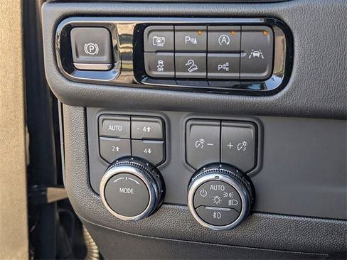 New 2026 GMC Yukon AT4 w/ AT4 Premium Package image 18