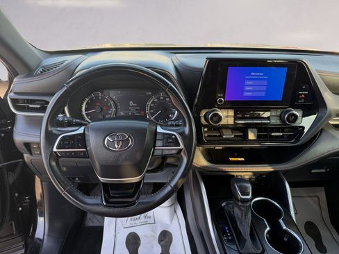 Used 2024 Toyota Highlander XSE FWD image 10