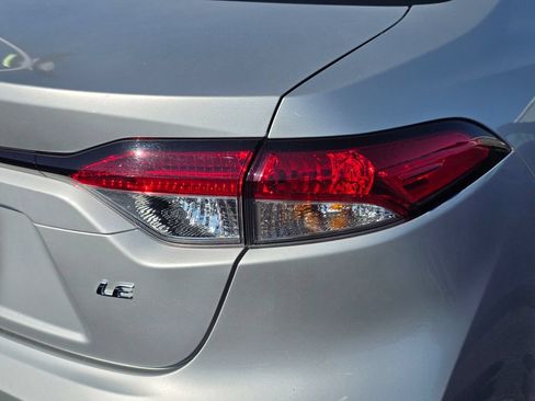 Used 2025 Toyota Corolla LE FWD image 12