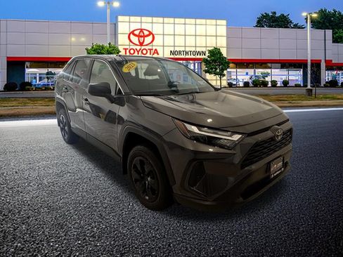 Used 2023 Toyota RAV4 LE AWD/4WD image 27
