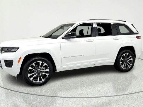 Used 2023 Jeep Grand Cherokee Overland w/ Adv Protech Group III AWD/4WD image 2
