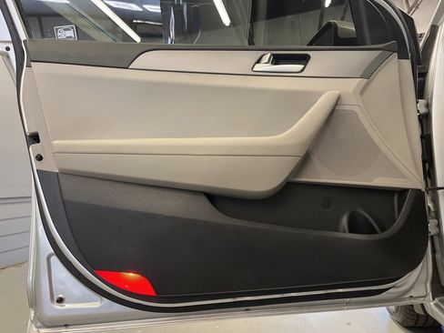 Used 2016 Hyundai Sonata SE w/ Cargo Package image 9