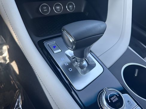 Used 2025 Genesis G70 2.5T image 16