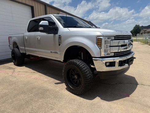 Used 2019 Ford F250 Lariat w/ Lariat Value Package AWD/4WD image 3