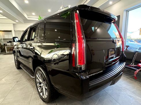 Used 2020 Cadillac Escalade Luxury w/ Escalade Sport Edition image 5