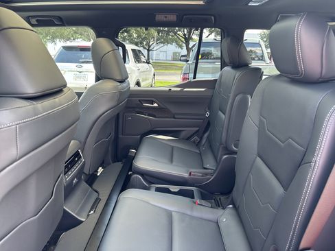 Used 2026 Lexus GX 550 w/ Accessory Package (2T) AWD/4WD image 24