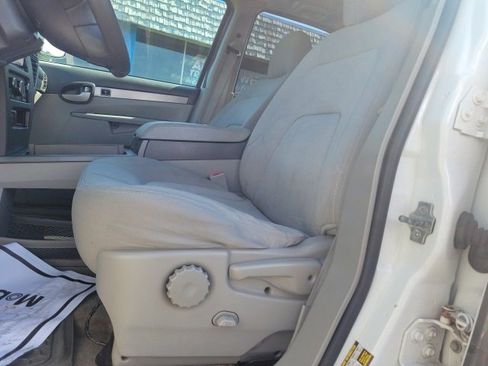 Used 2005 Buick Rendezvous CX image 19