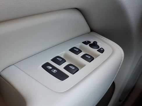 Certified 2023 Volvo XC60 B5 Plus w/ Protection Package Premier image 27