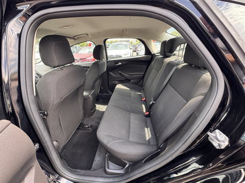 Used 2018 Ford Focus SE w/ SE Appearance Package FWD image 24