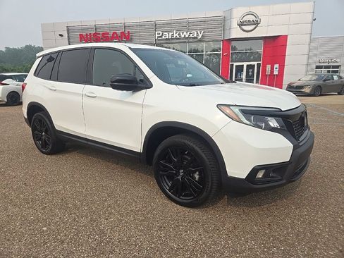 Used 2021 Honda Passport Sport image 1
