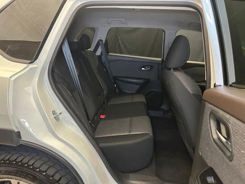 Used 2023 Nissan Rogue SV FWD image 18