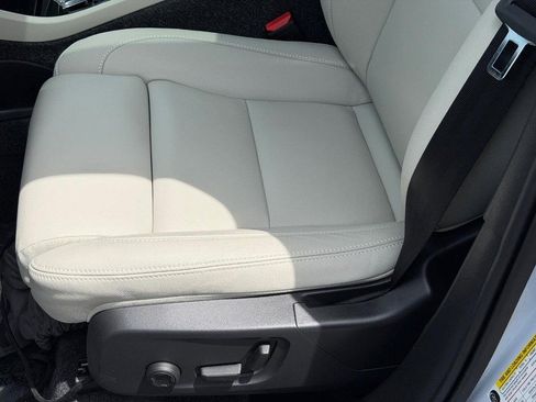 Certified 2025 Volvo XC40 B5 Ultra AWD/4WD image 24