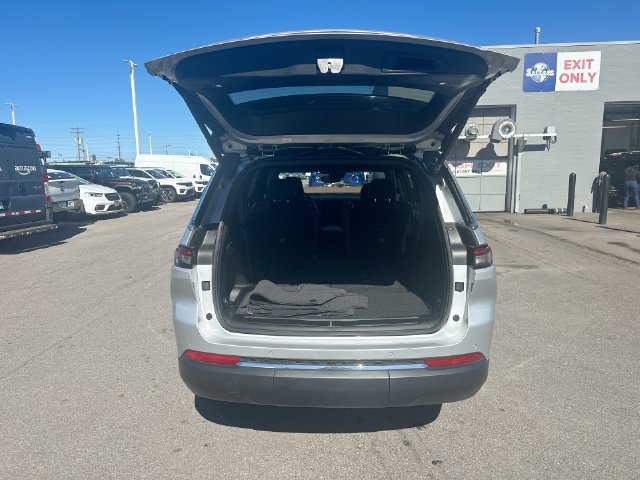 Used 2024 Jeep Grand Cherokee L Limited AWD/4WD image 27