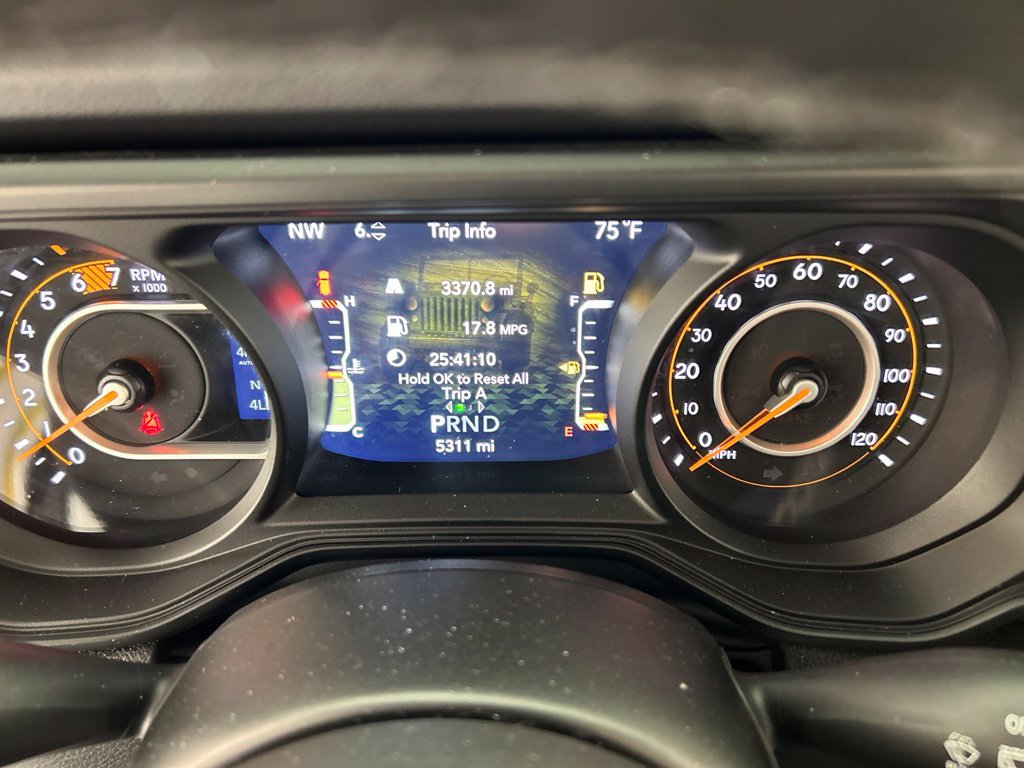 Used 2025 Jeep Wrangler Unlimited Rubicon AWD/4WD image 14