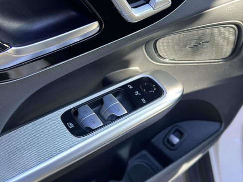 Used 2024 Mercedes-Benz GLC 300 4MATIC image 26