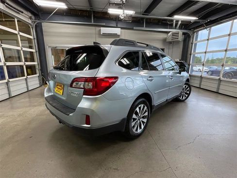 Used 2016 Subaru Outback 2.5i Limited AWD/4WD image 5