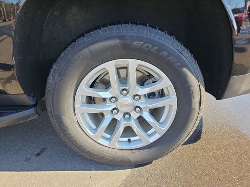 Used 2024 Chevrolet Suburban LT image 31