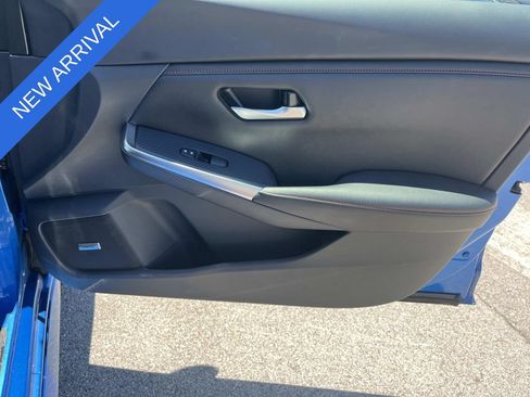 Used 2025 Nissan Sentra SR w/ SR Premium Package FWD image 24