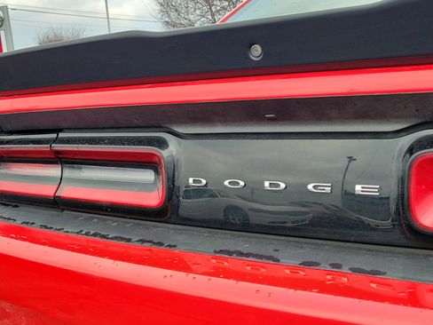 Used 2023 Dodge Challenger SXT image 6