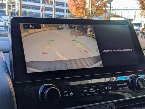 Used 2021 Nissan Armada SV image 16