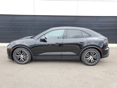 Used 2025 Porsche Macan 4 Electric image 2