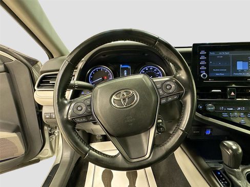 Used 2023 Toyota Camry SE image 11