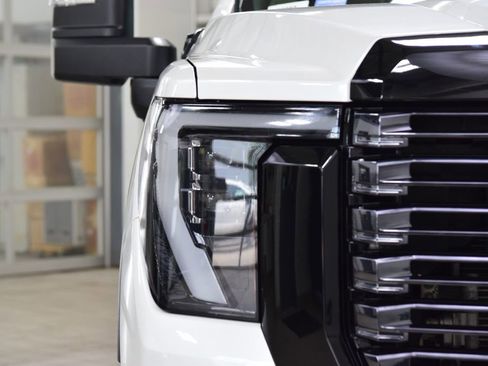 Used 2025 GMC Sierra 2500 Denali Ultimate AWD/4WD image 11