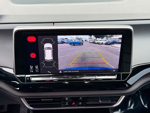 Used 2024 Volkswagen Atlas Cross Sport SEL image 33