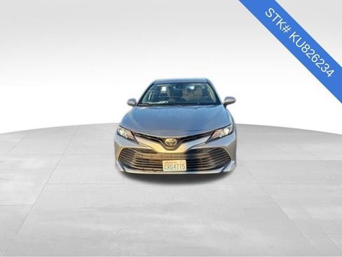 Used 2019 Toyota Camry LE image 2