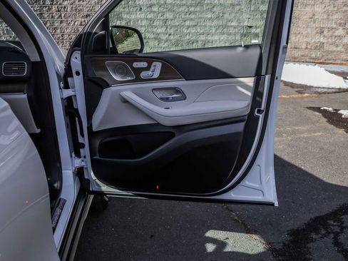 Used 2024 Mercedes-Benz GLS 450 4MATIC image 13