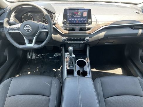 Used 2024 Nissan Altima 2.5 SV FWD image 17