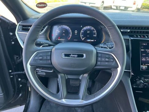 Used 2025 Jeep Grand Cherokee L Altitude AWD/4WD image 14