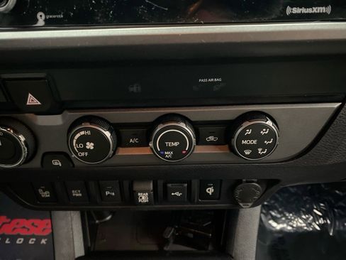 Used 2020 Toyota Tacoma TRD Sport w/ Technology Package AWD/4WD image 21