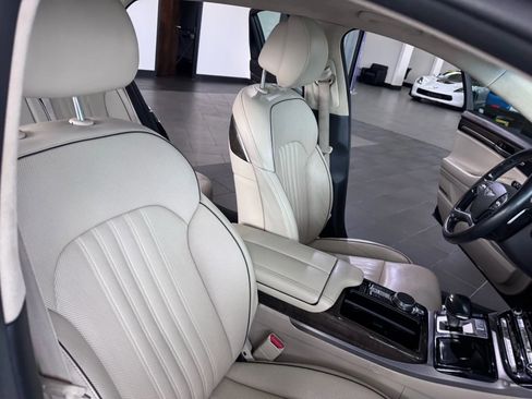 Used 2017 Genesis G90 3.3T Premium image 13