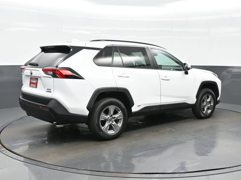 Used 2022 Toyota RAV4 XLE AWD/4WD image 6